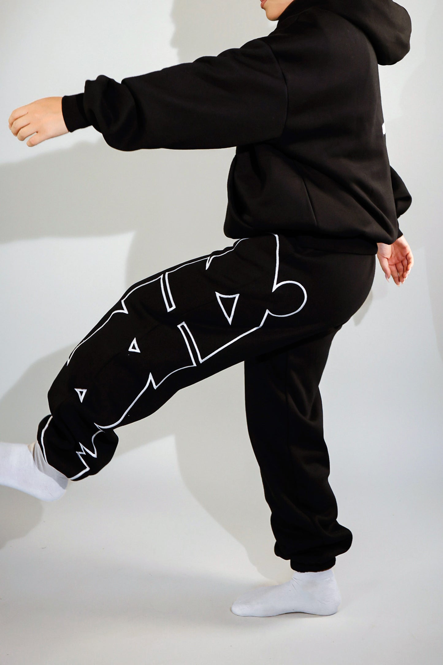 Signature Pants Black / White Logo