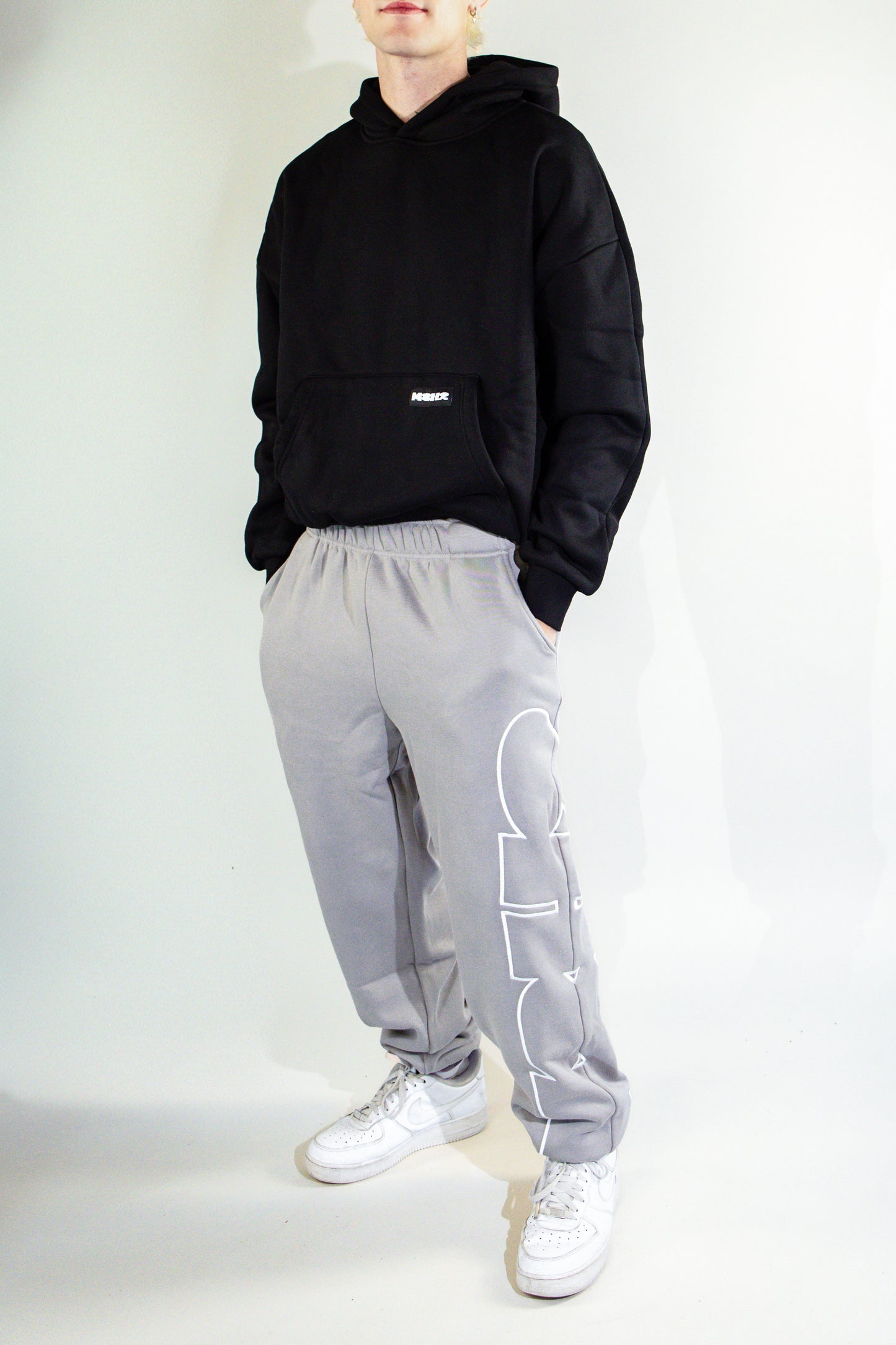 Signature Pants Grey / White Logo